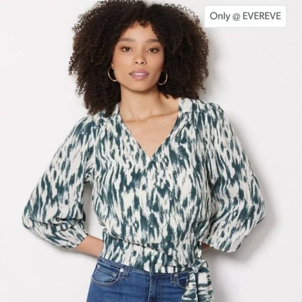 Evereve Carson Wrap Top blouse XS green white ikat cropped v-neck